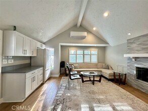 1001 N Isabel St in Glendale, CA - Building Photo - Building Photo