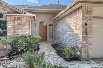 6143 Ashford Point Dr in San Antonio, TX - Building Photo - Building Photo