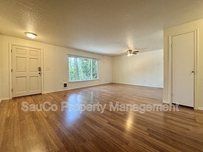 5558 SW Beaverton Hillsdale Hwy in Portland, OR - Building Photo - Building Photo