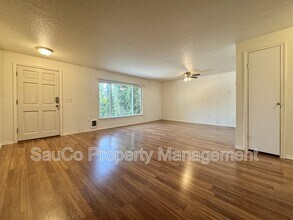 5558 SW Beaverton Hillsdale Hwy in Portland, OR - Building Photo - Building Photo