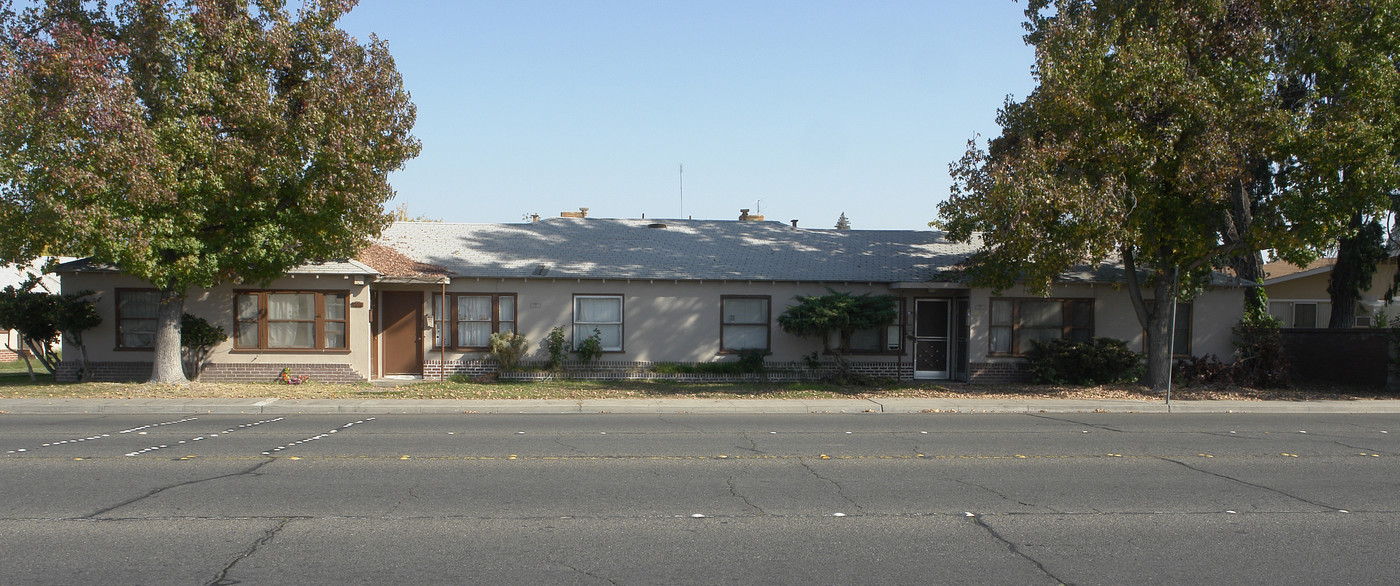 res 4 plex in Atwater, CA - Building Photo