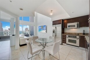 41 SE 5th St, Unit # 2409 in Miami, FL - Building Photo