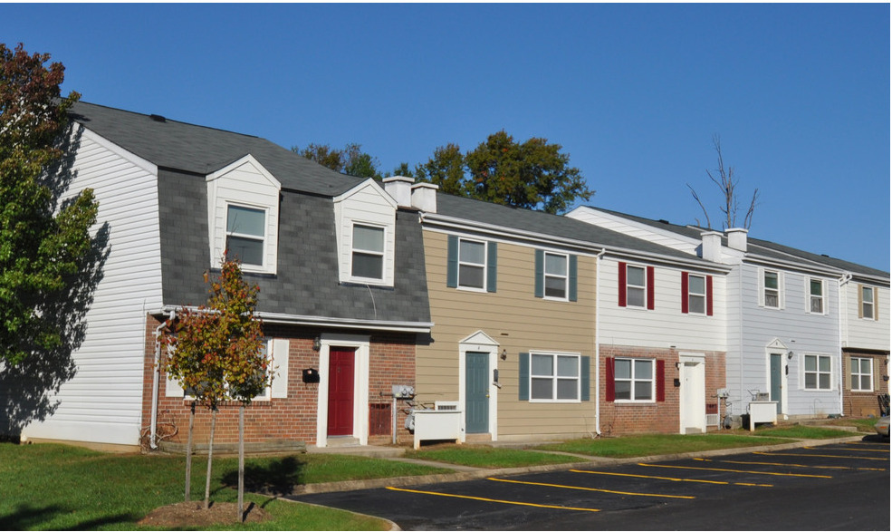 Middle River Townhomes in Middle River, MD - Foto de edificio