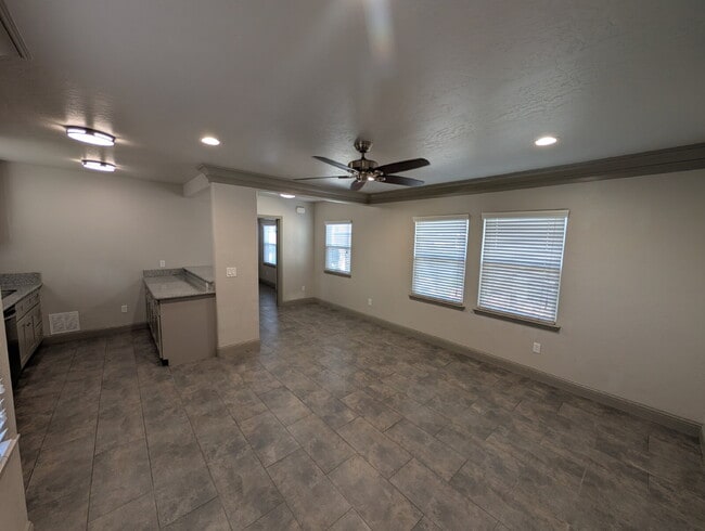 property at 935 E Divisadero St