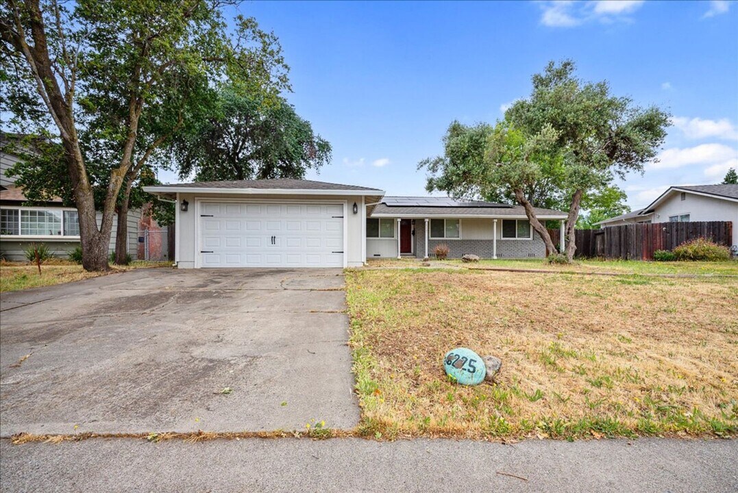 6225 Ranier Way in Sacramento, CA - Building Photo
