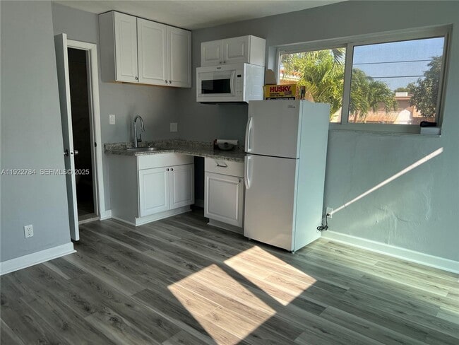 715 E 49th St in Hialeah, FL - Building Photo - Building Photo