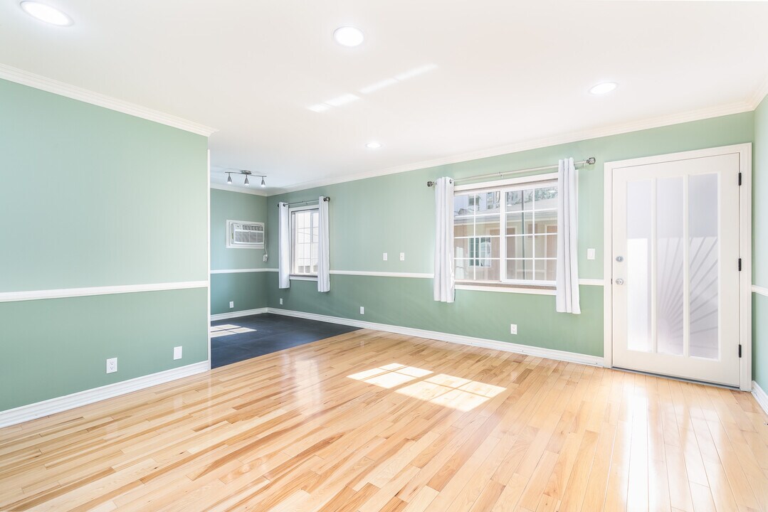 1126 N Formosa Ave in West Hollywood, CA - Foto de edificio