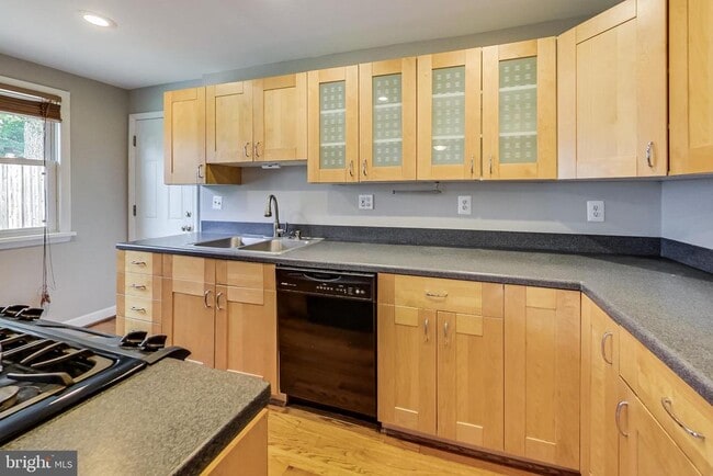 8617 Lynbrook Dr in Bethesda, MD - Building Photo - Building Photo