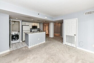 1045 N Utah St in Arlington, VA - Building Photo - Building Photo