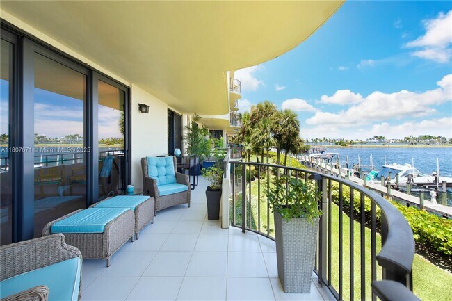 12000 N Bayshore Dr in North Miami, FL - Building Photo - Building Photo