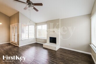 10810 Lakewood Oaks Dr in Sugar Land, TX - Building Photo - Building Photo