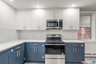 93 Sunnyside Ave in Watertown, CT - Building Photo - Building Photo