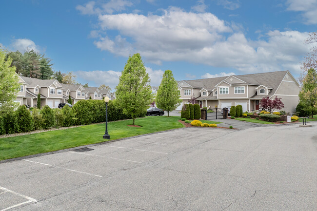 Pondview Manor Condominiums in Ludlow, MA - Building Photo - Building Photo