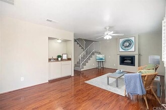 1910 W Palmyra Ave in Orange, CA - Foto de edificio - Building Photo