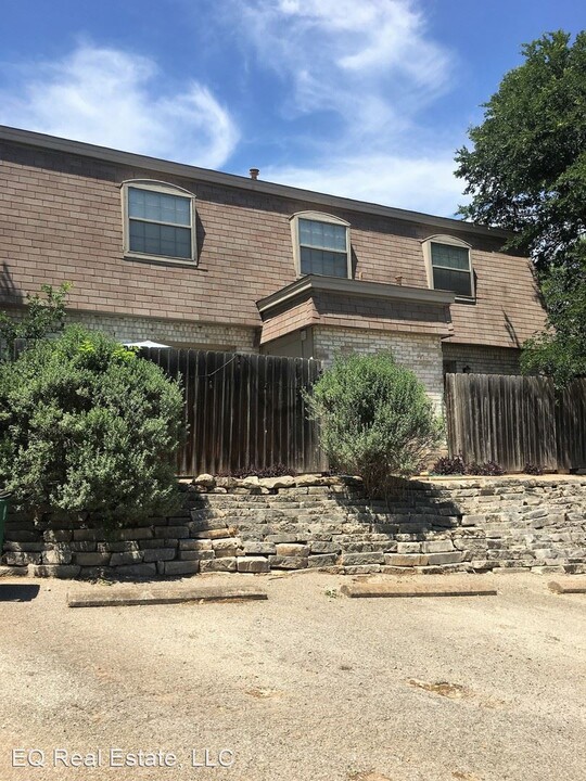 2800 Westhill Dr in Austin, TX - Building Photo
