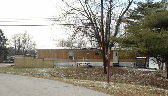 1 Washington Sq in Williamstown, WV - Foto de edificio - Building Photo