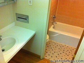 1110 Commonwealth Ave, Unit 305 in Boston, MA - Building Photo - Building Photo