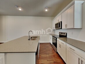 11033 S Blue Bayou Dr in South Jordan, UT - Building Photo - Building Photo