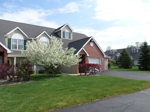 StoneGate Apartment Homes in Williamsville, NY - Building Photo - Building Photo