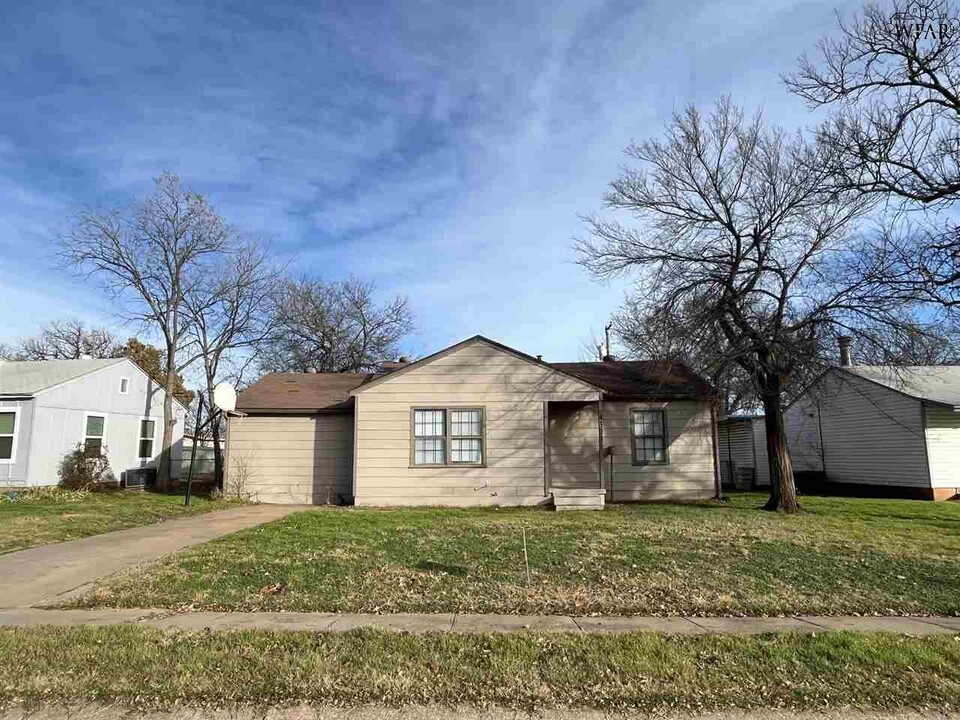 4303 Boren Ave in Wichita Falls, TX - Building Photo