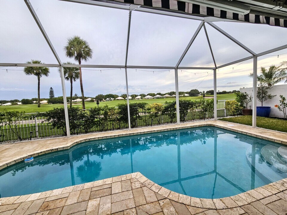 1225 Avondale Ln in West Palm Beach, FL - Building Photo