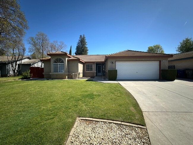 property at 5560 N Ellendale Ave