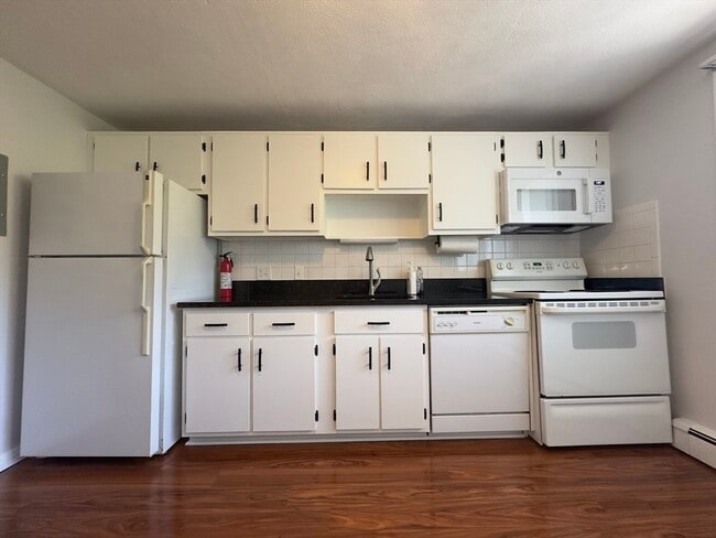 property at 11 Woodcrest Ct