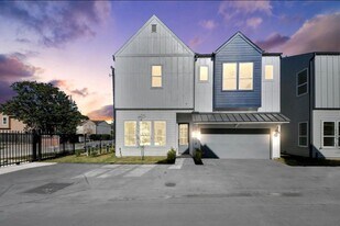 8914 Laverne Shumard Ln in Houston, TX - Building Photo