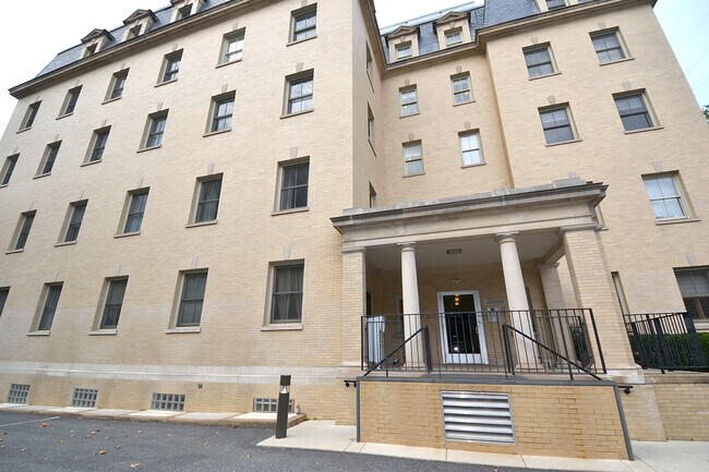 4200 Pine St, Unit 301 in Philadelphia, PA - Foto de edificio - Building Photo