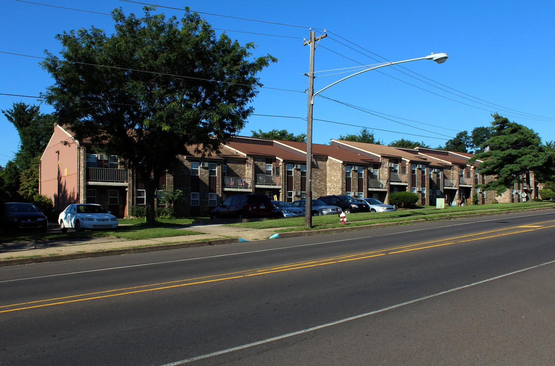 Galilee Village in Levittown, PA - Building Photo