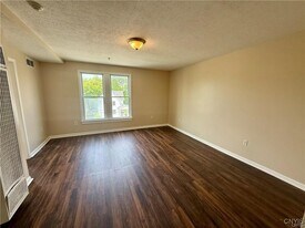 5 E Main St in Watertown, NY - Building Photo