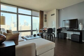 600 W Kinzie St, Unit 3703 in Chicago, IL - Building Photo - Building Photo