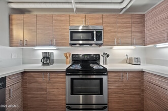 535 W Thomas Rd in Phoenix, AZ - Building Photo - Building Photo