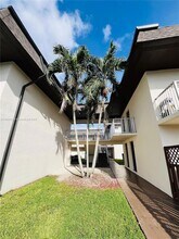 8475 SW 94th St, Unit 205E in Miami, FL - Building Photo - Building Photo