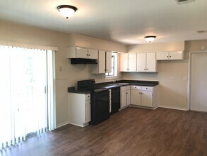 5874 Castle Run Dr in San Antonio, TX - Building Photo - Building Photo