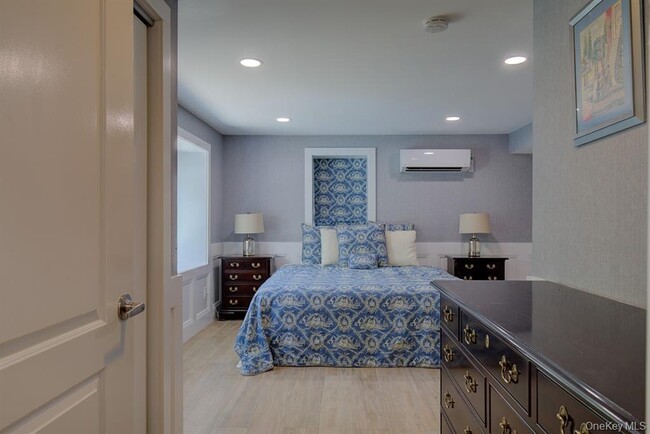 2 Spring Hollow Rd in Centerport, NY - Building Photo - Building Photo