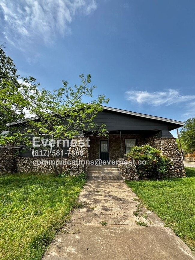 property at 2923 Azle Ave