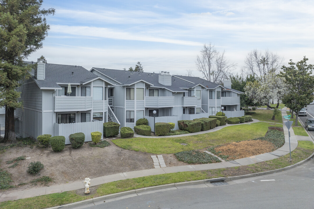 Mission Heights Condominiums in Fremont, CA - Building Photo