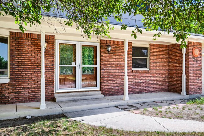 property at 2821 Serendipity Cir E