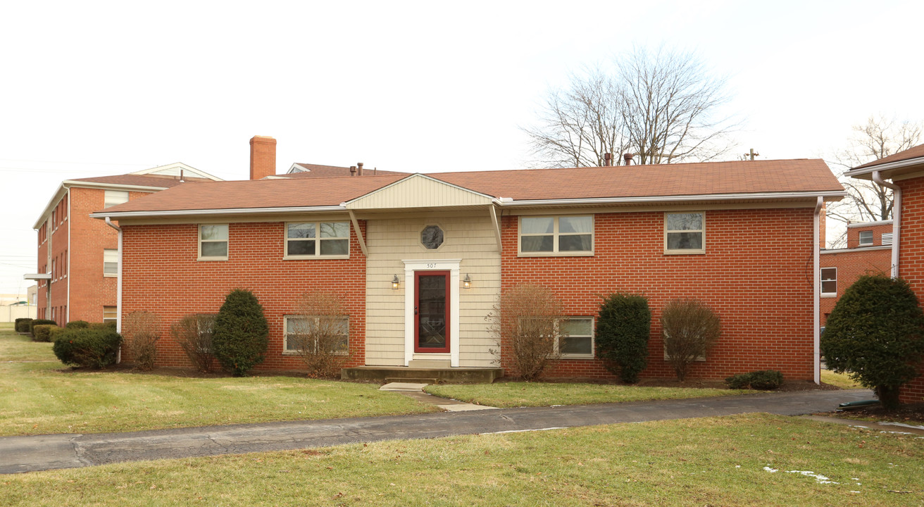 Stafford Apartments in Worthington, OH - Building Photo