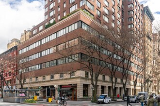 45 W 67th St in New York, NY - Building Photo - Building Photo