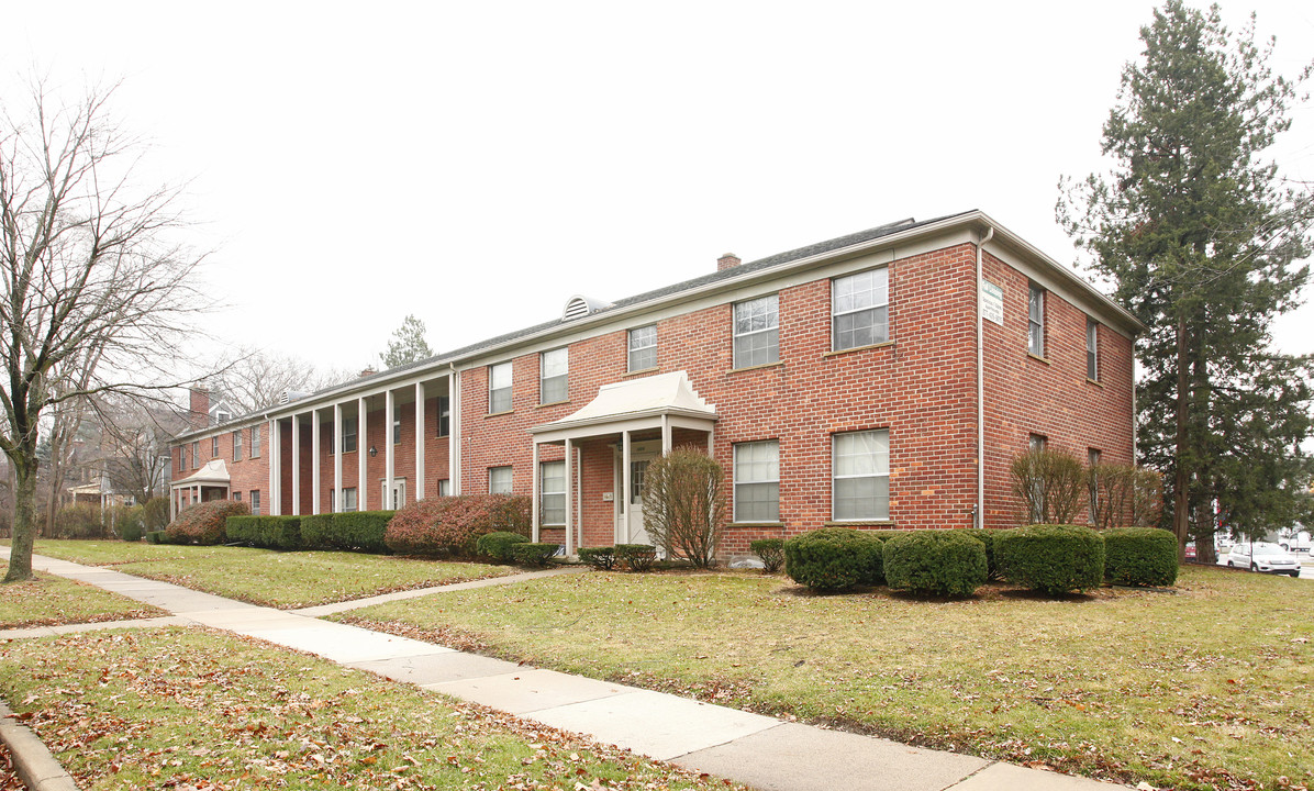 Shadford Manor in Ann Arbor, MI - Building Photo