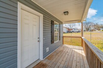 2100 Paris Rd in Knoxville, TN - Building Photo - Building Photo