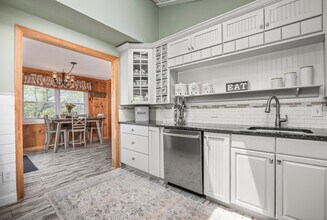 85 Lake Dr in New Milford, CT - Building Photo - Building Photo