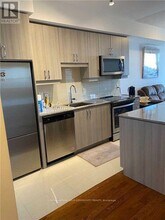 9201 Yonge St in Richmond Hill, ON - Building Photo - Building Photo