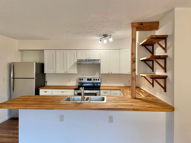 property at 400 Cranbrook Ave SE