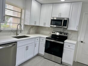 10821 N Military Trl in West Palm Beach, FL - Building Photo - Building Photo