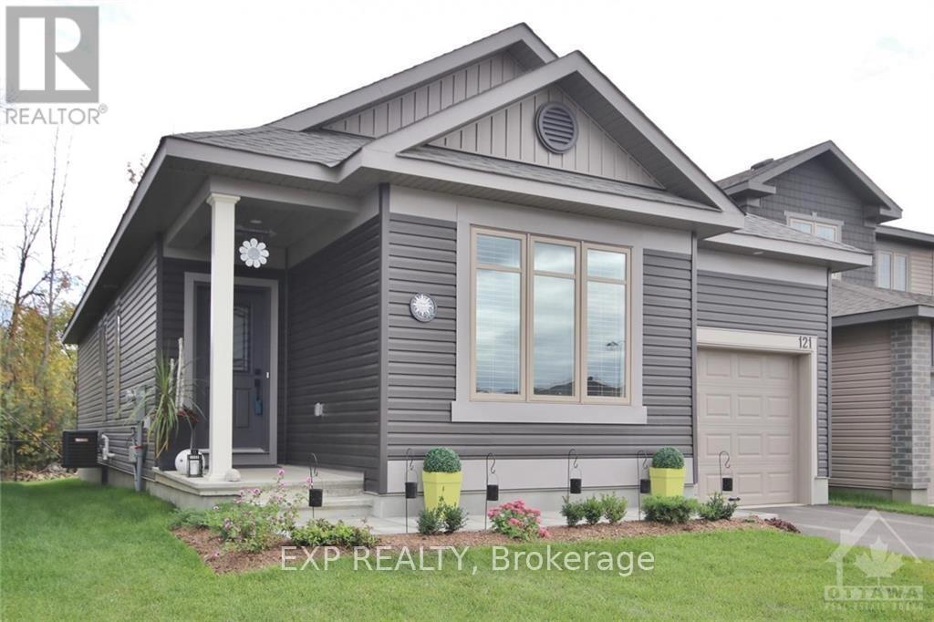 121 Rallidale St in Ottawa, ON - Building Photo