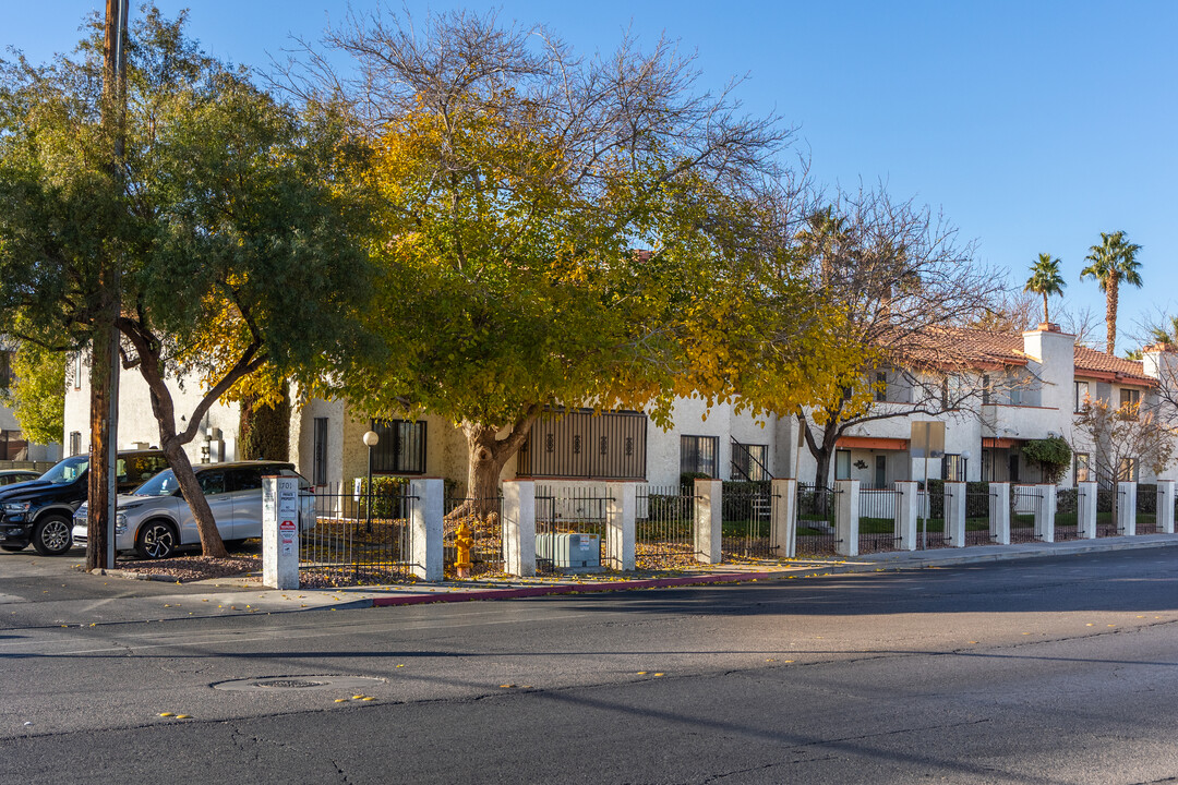 La Cuesta in Las Vegas, NV - Building Photo