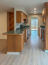 52035 SW 4th St in Scappoose, OR - Foto de edificio - Building Photo